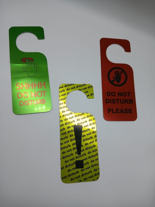 Door Hanger Para Puertas Hoteles Metalizados - Imagen 4